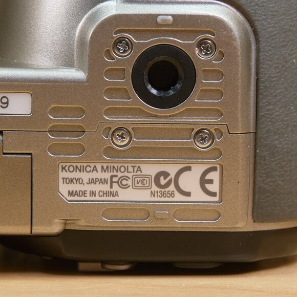 Konica Minolta DiMAGE Z6 Digital Camera / 6 MP / 12X Optical Zoom / Silver - Picture 8 of 8